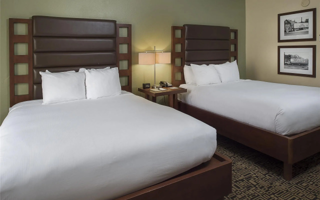 DoubleTree by Hilton Collinsville - St. Louis