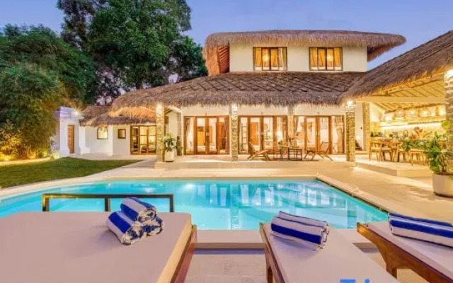 Villa Barcelona - 6BDR, lush garden, private pool
