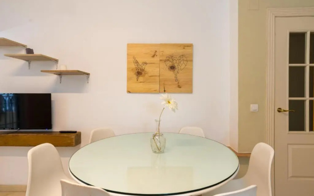 GR0-Quiet apartment, Private backyard, Walk to Old Town