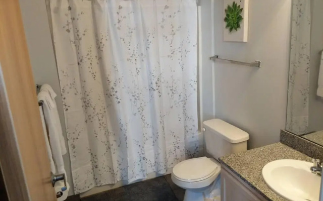 Bright & Spacious 2BR In Downtown