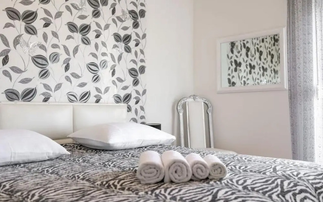 Coastal Comfort Apartment