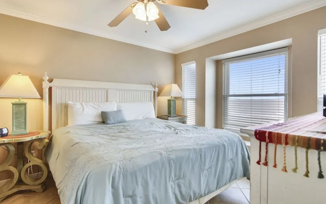 Seascape 2113 2 Bedroom Condo by RedAwning