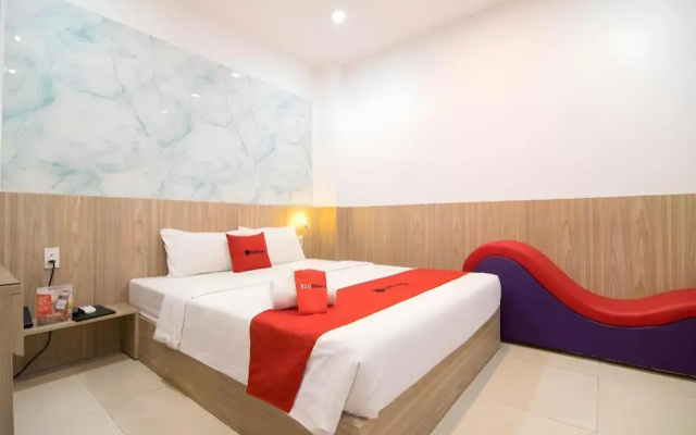RedDoorz Plus near Le Quang Dinh Street