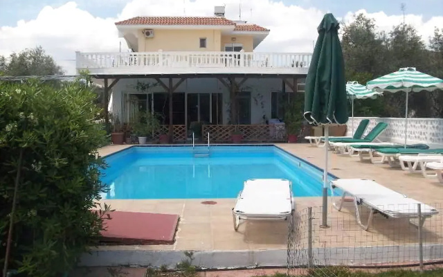 Varelis Family Hotel