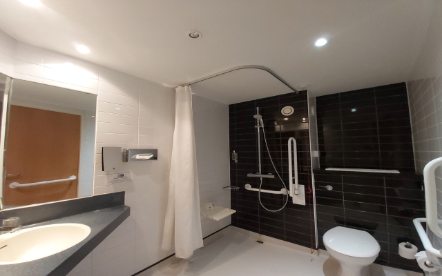 Holiday Inn Express Leeds East by IHG