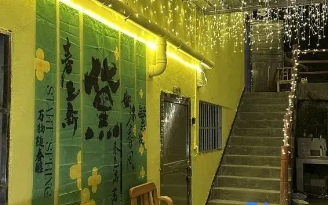 Lichuan Banshanyuan Homestay (Tenglong Cave Scenic Area)