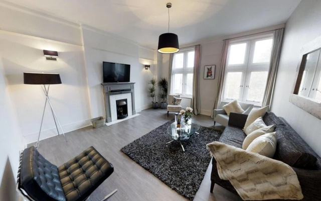 Exquisite 2 bed and bath in Kensington