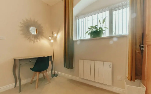 Chic & Cheerful 1bedroom in Historic Building