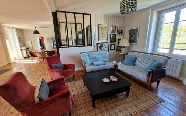 4 Family Home, Walking Distance to the Beach