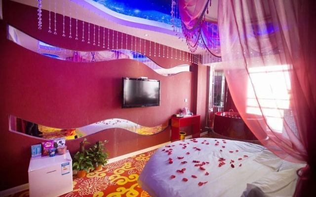Luoyang Love Romantic Scene Hotel(洛阳唯爱浪漫场景酒店(新都汇王城公园地铁站店))