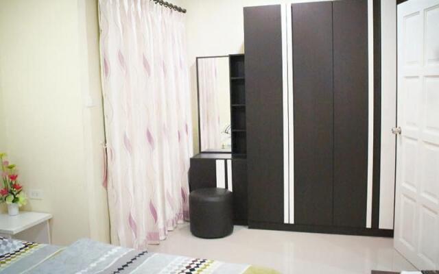 Отель Rompon Guesthouse Патонг комната для гостей