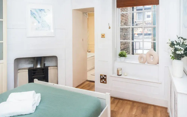Spacious 3BR 2BA Flat in Central Soho