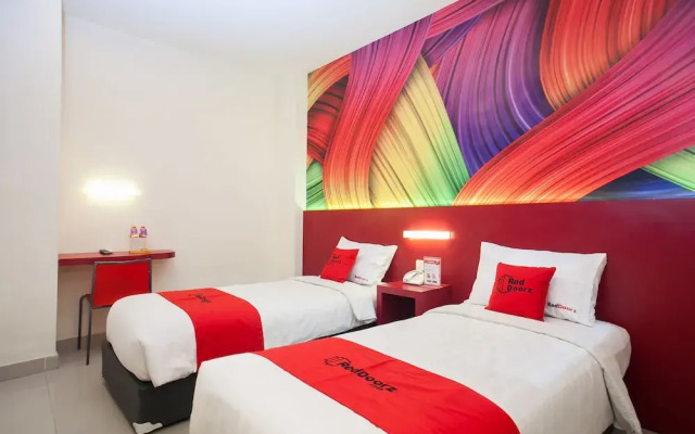 RedDoorz near Hawaii Water Park