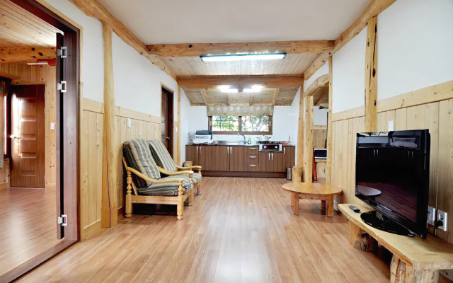 Seogwipo Log House Pension