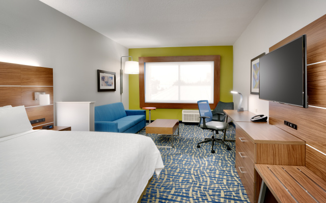 Holiday Inn Express & Suites Gainesville I-75 by IHG