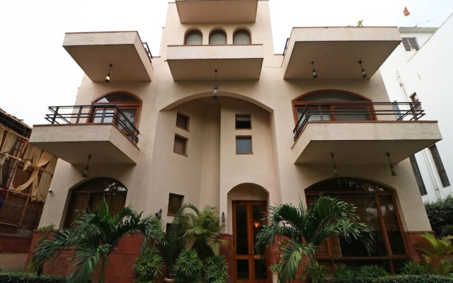 FabHotel Pearl Villas Sector 31