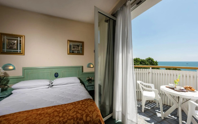 SALUS Smart & Chic Hotel