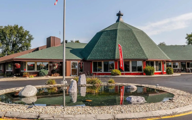 The Round Barn Lodge
