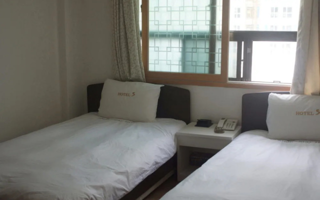Mainstay Hotel