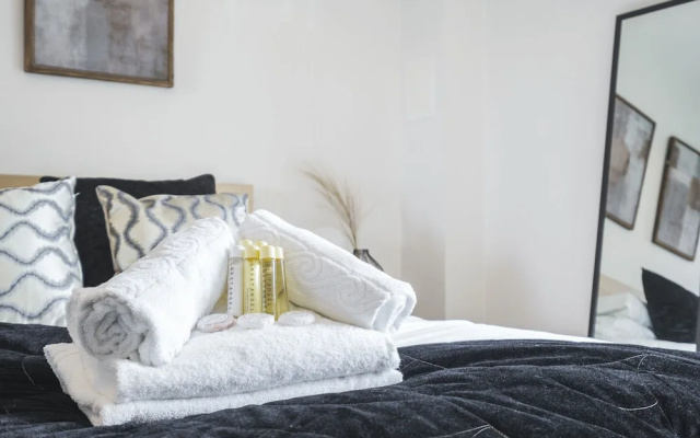 Modern Pet Friendly Apartment by MSS