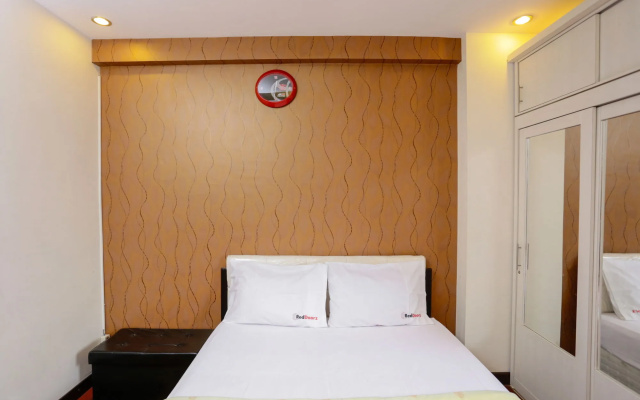 RedDoorz Apartment @ The Suites Metro Soekarno Hatta