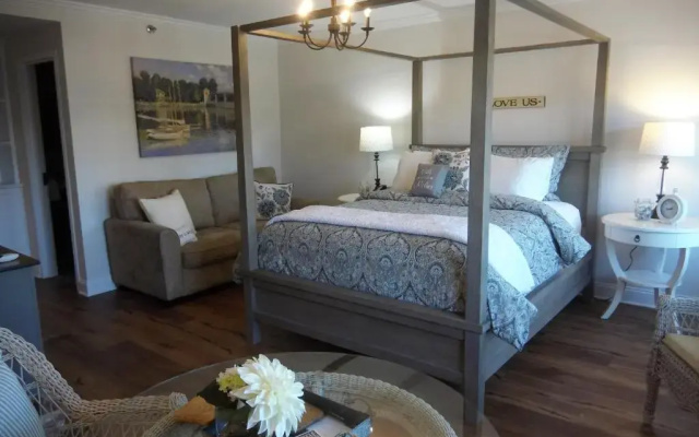 Harbor House Inn