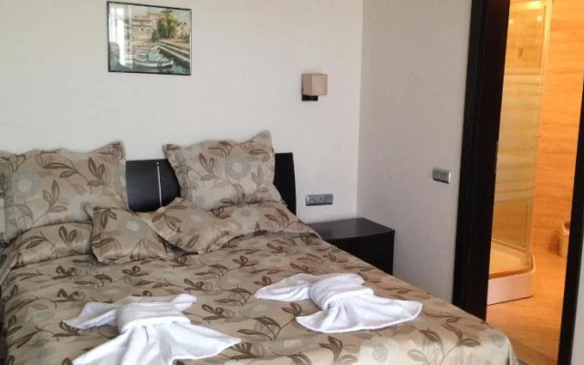 Argo Aparthotel