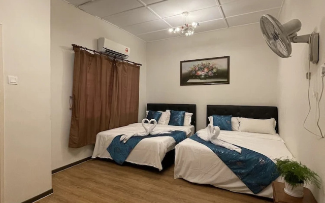 Baba & Charlie Homestay