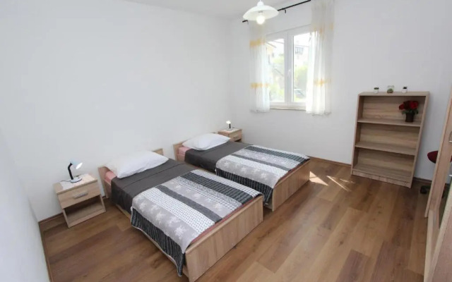 Apartment Dina
