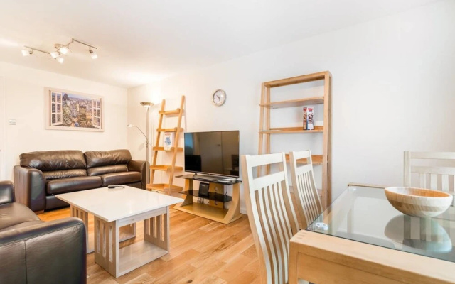 Modern 2 bed in the Isle of Dogs