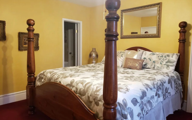 The Colonial Motel