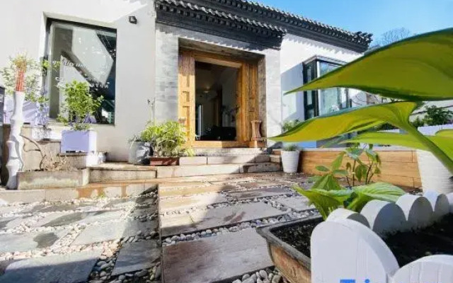 Travel Courtyard