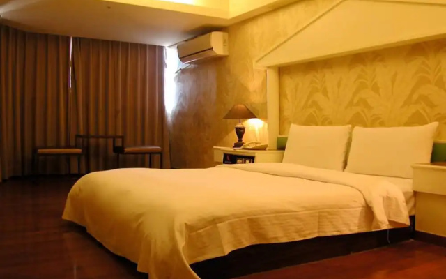 Jung Zaw Hotel