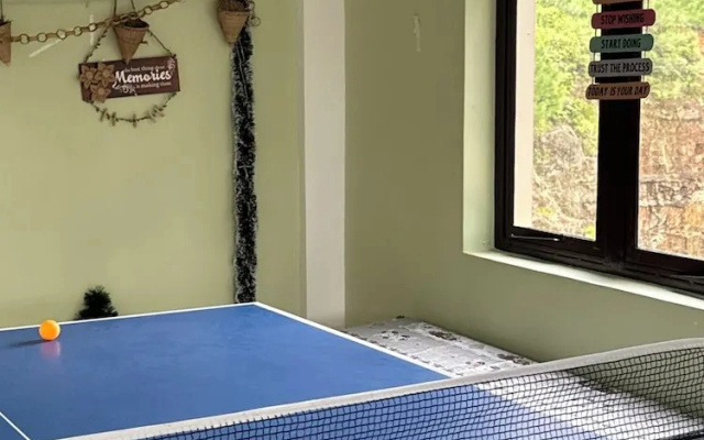 XTSY Travellers Hostel
