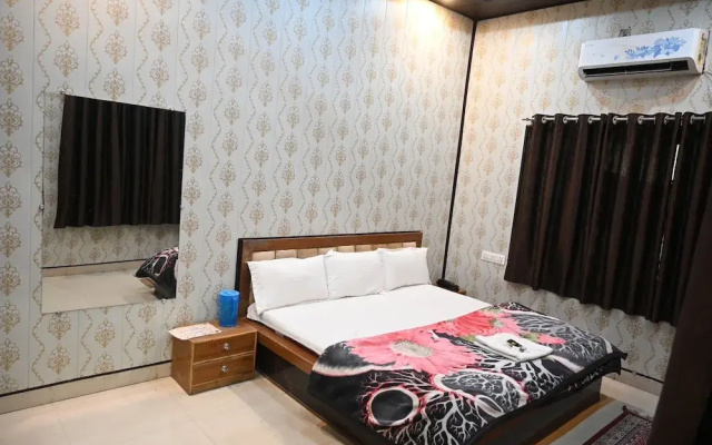 Hotel Awadh Vilas