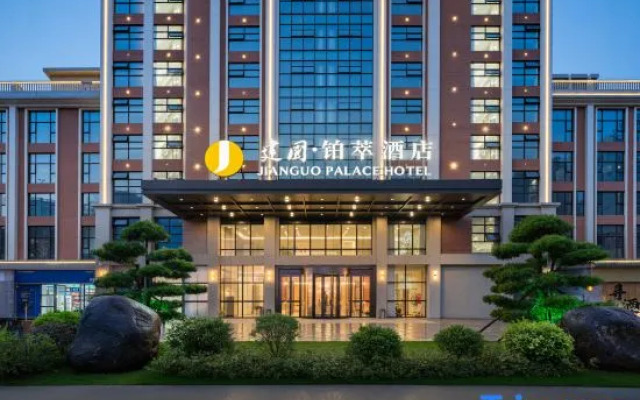 Jianguo · Platinum Hotel (Qinzhou City’s Iconic Restaurant and Food Plaza)