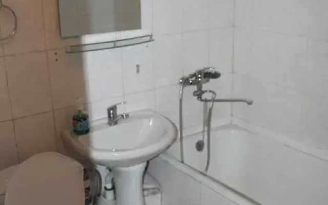 Houseroom B
