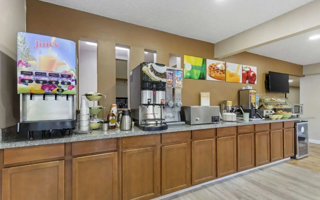 Super 8 Motel - Indianola/Des Moines Area