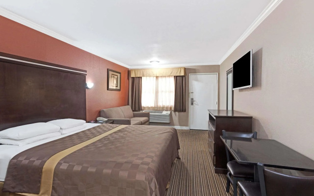 Travelodge By Wyndham Whittier