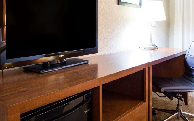 Comfort Inn & Suites Charleston Airport Convention Center