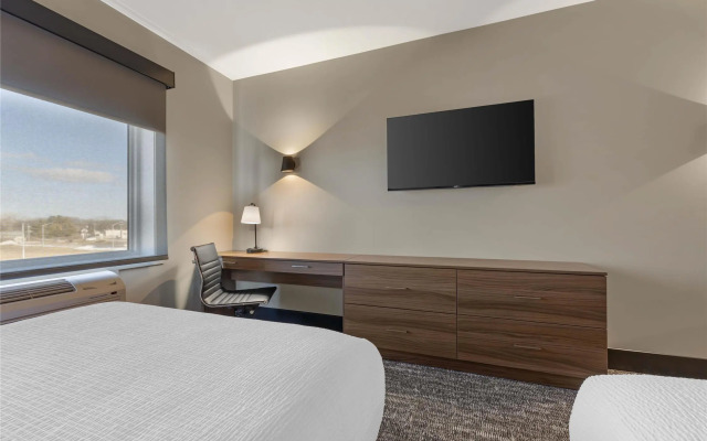 Best Western Plus Neepawa Hotel