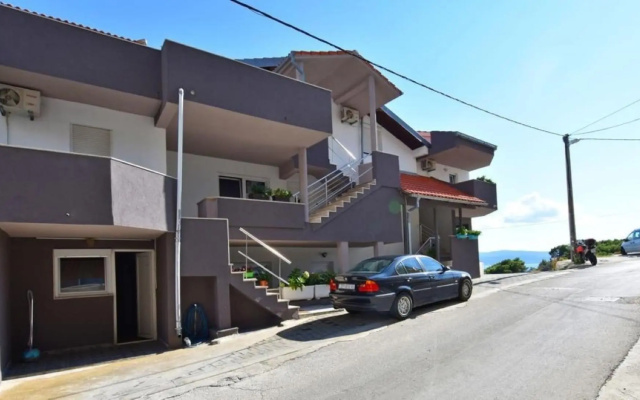 Rene - Seaview & Parking Space - A1
