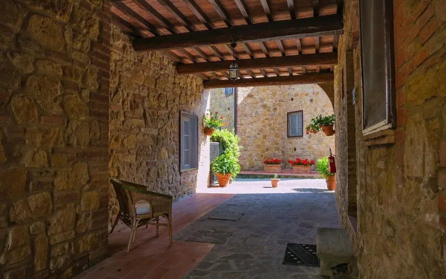 Apartment in Montaione With Fireplace