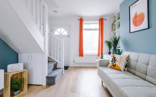 Stylish Home Incredible Location Sleeps 5