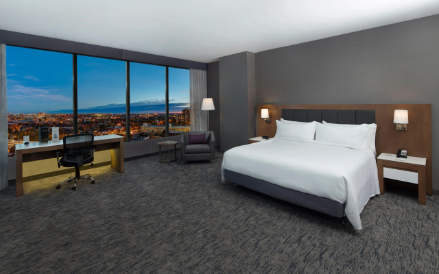 Holiday Inn Hotel & Suites Montreal Centre-ville Ouest by IHG