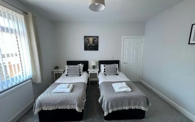 Storey Apartment - Downstairs 2bed Flat