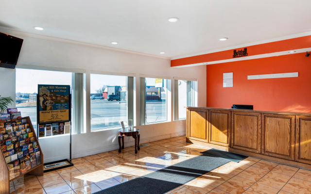 Travelodge by Wyndham Dodge City KS