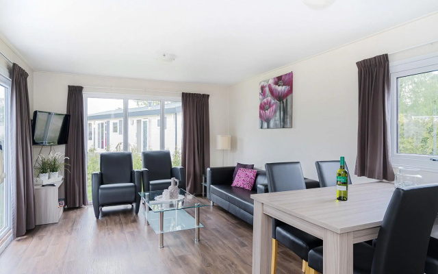 Comfy chalet with fireplace, near Baarle-Nassau