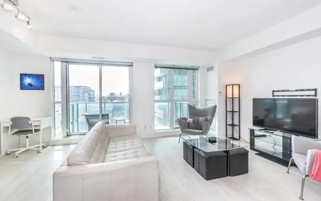 Downtown Condo Near Exhibition Place With Balcony