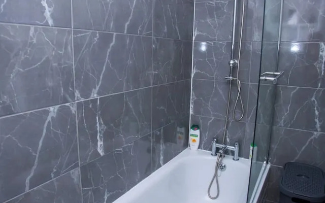 Modern 1 Bedroom Apartment in Quiet Tilbury Town